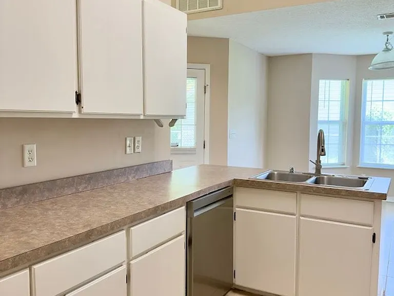 105 Honeysuckle Rd — Photo 5