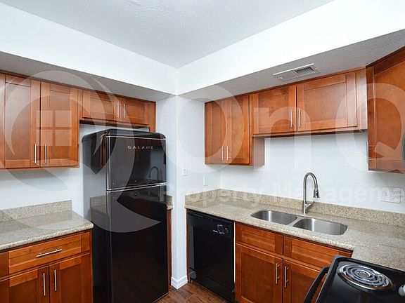 5th image of 3429 E Earll Dr APT 1