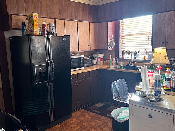 5th image of 307 Martin Dr W