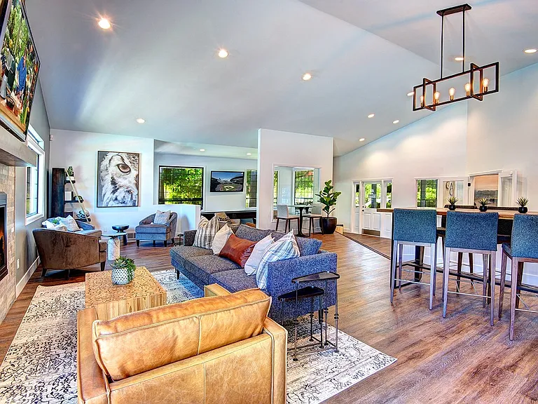 Woodlake Apartments — Photo 42