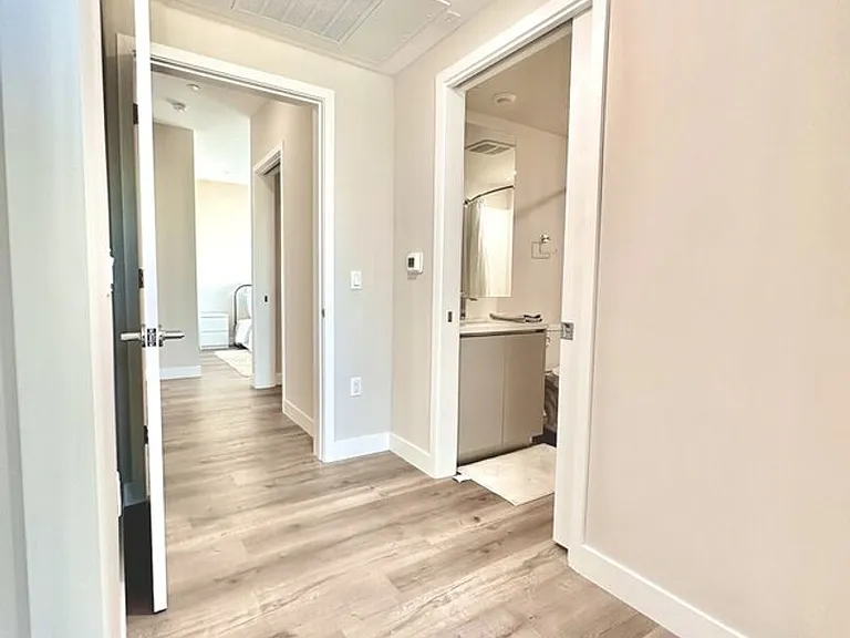 4660 Melrose — Photo 44