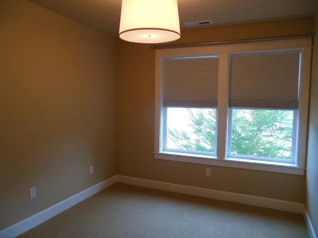 1119 Oak St — Photo 16