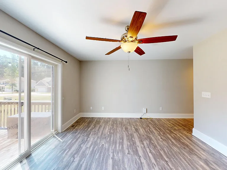 203 S Pine St — Photo 4