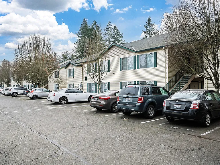 Corporate Woods Apartments — Photo 7