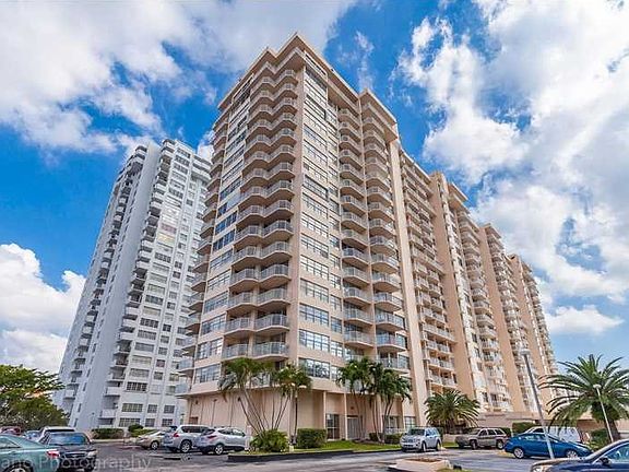 3rd image of 18081 Biscayne Blvd #9034