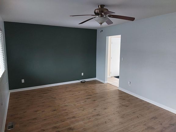 3rd image of 850 Graceland Dr