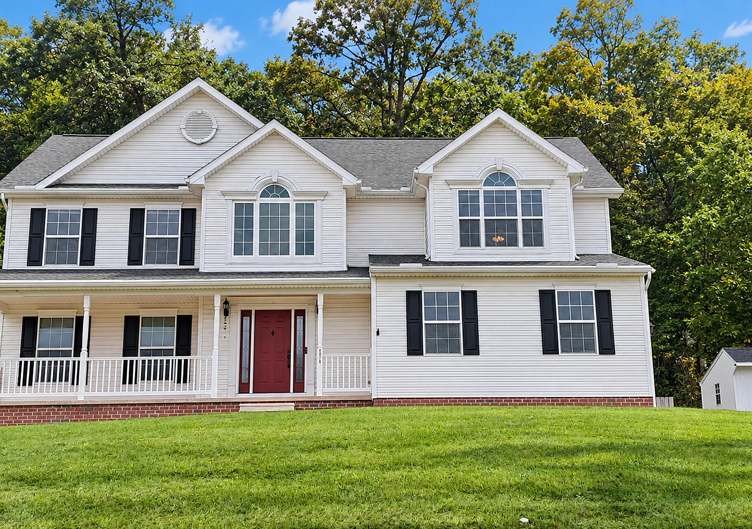 4 Bed / 2-1/2 Bath Single Family Home — Photo 1