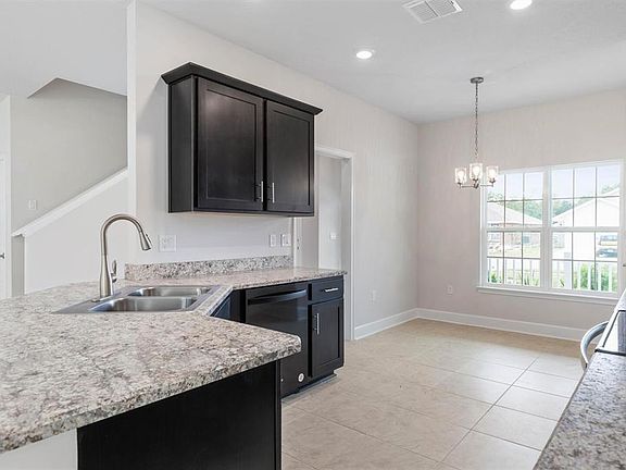 5th image of 18 Renmont Pl