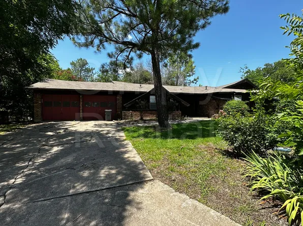 214 Brookhaven Ter, Commerce, TX 75428
