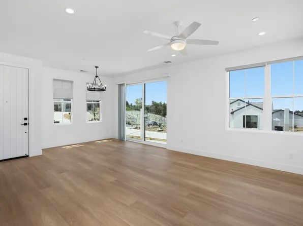 1223 Stonemark Pl #2, Vista, CA 92081