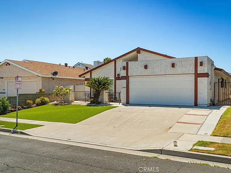 16831 S Mariposa Ave — Photo 2