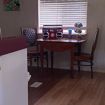 3rd image of 4710 Clover Ln