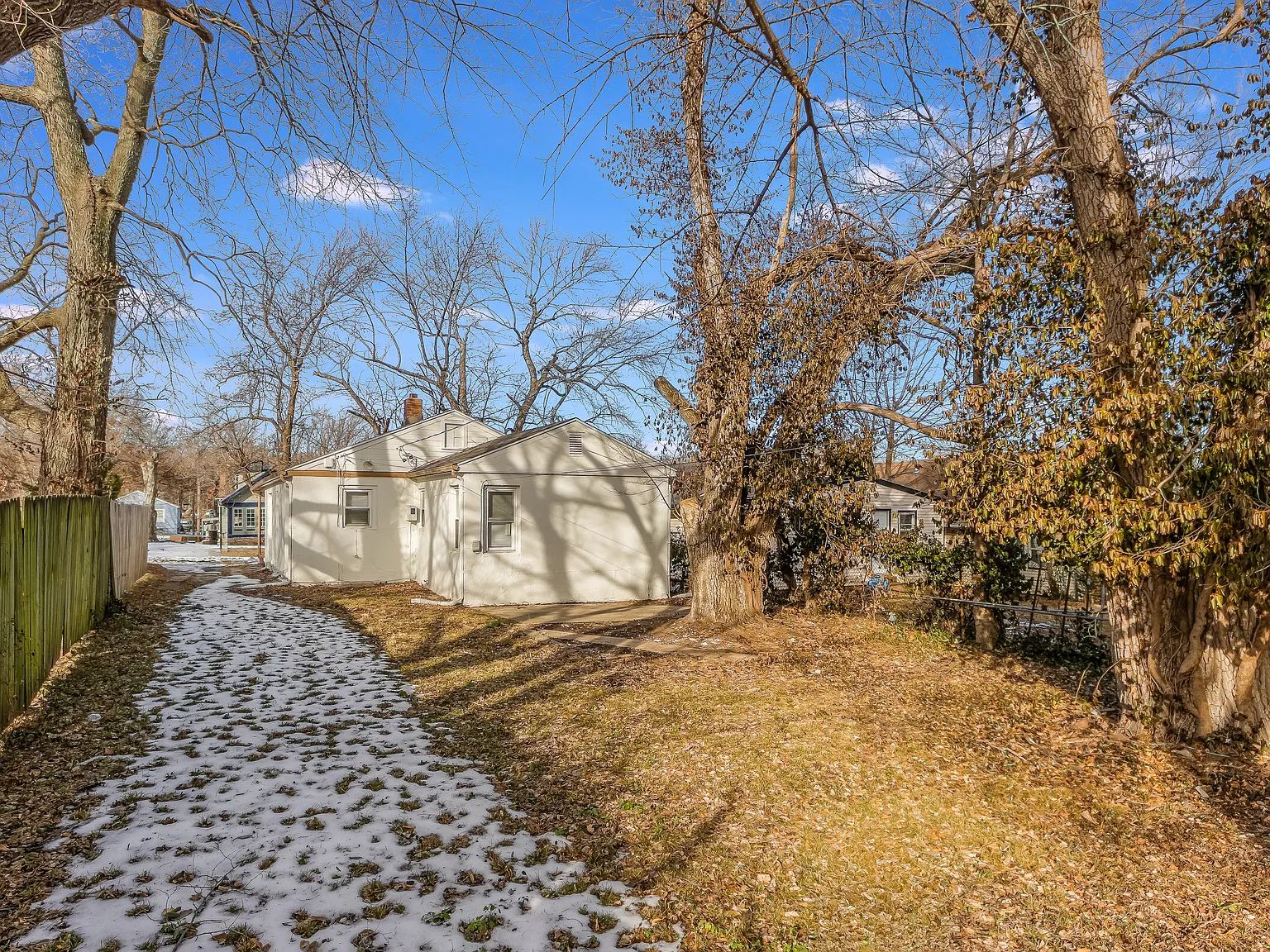 3 bed, 1137 sqft, $1,600 — Photo 4