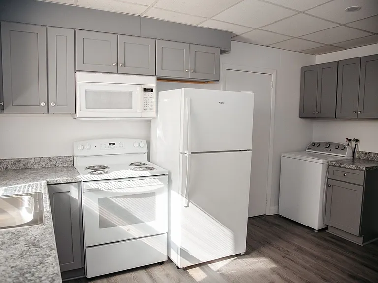 347 E High St — Photo 4