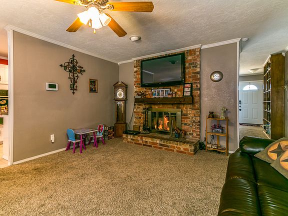 5th image of 1701 Holly Ln