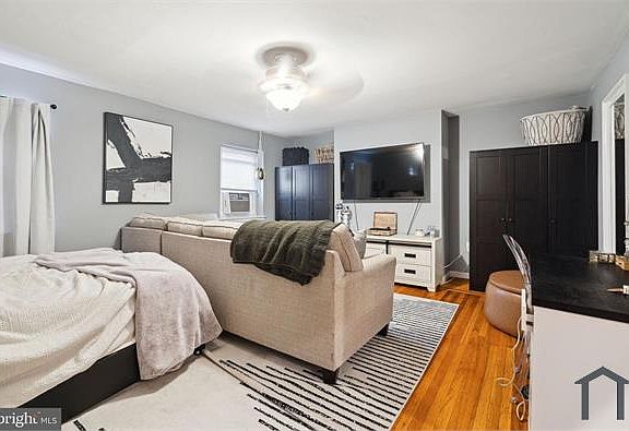 4th image of 155 W Laurel St Floor 3