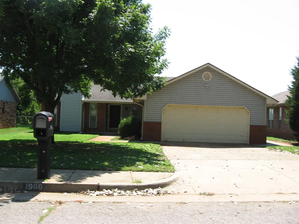 3 bed, 1501 sqft, $1,700 — Photo 1