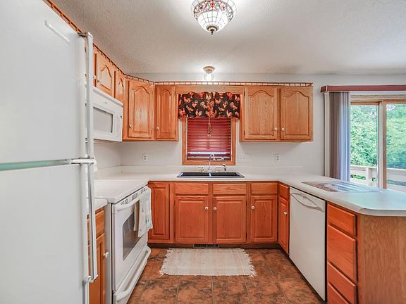3rd image of 82 103rd Ave NE