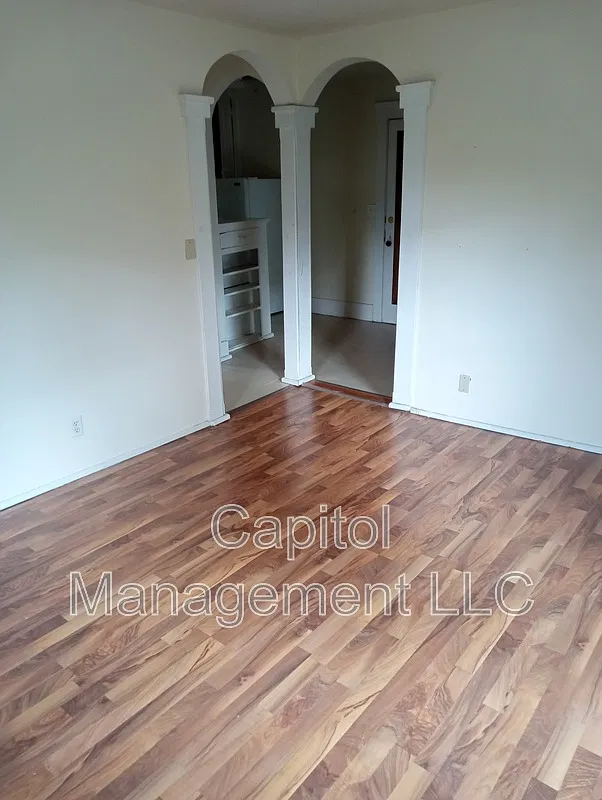 307 N Walnut St — Photo 4