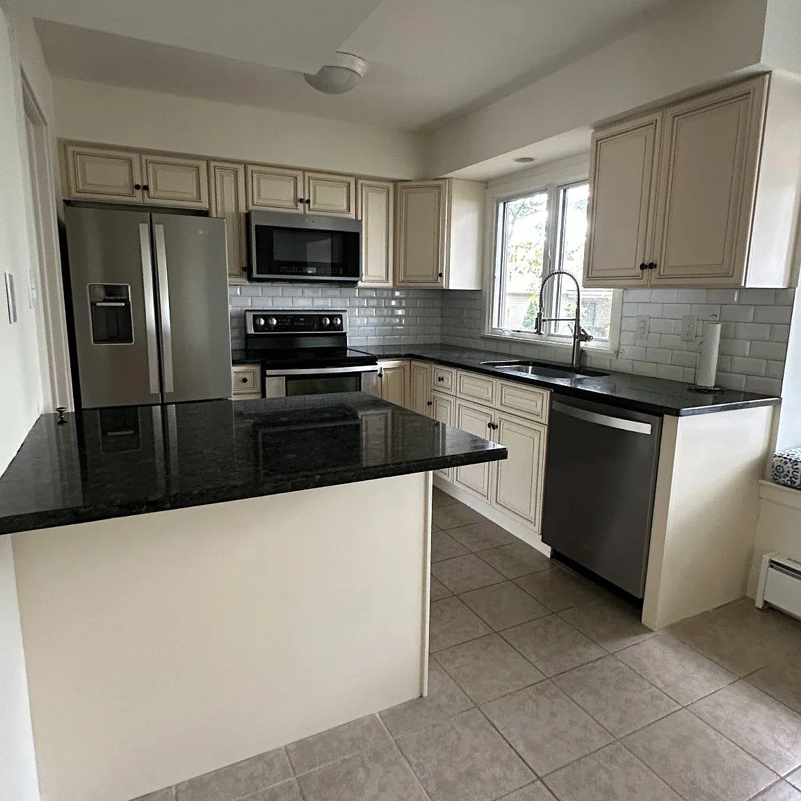 2 bed, 2.5 bath, 1890 sqft, $2,200 — Photo 2