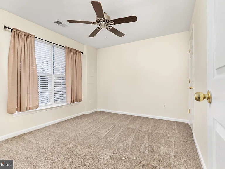 313 Frontier Fort Ln — Photo 16