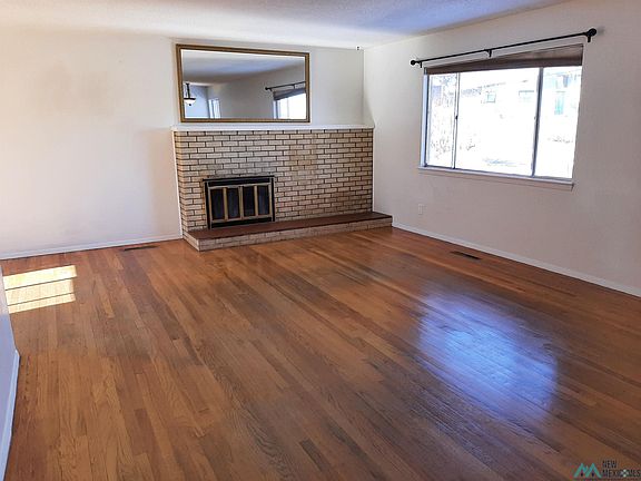 4th image of 705 Julie Ct