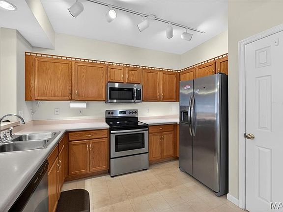 5th image of 1251 Gardens Circle Dr #2B