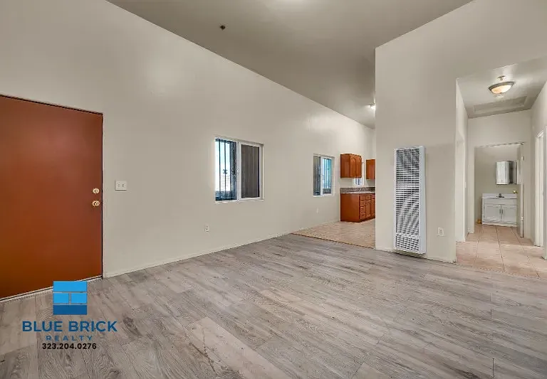 5869 S Figueroa St #3 — Photo 1