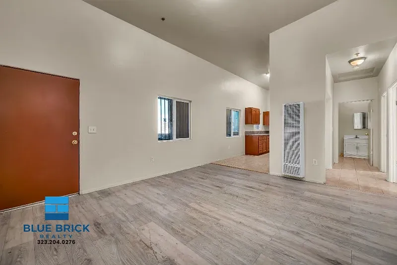 5869 S Figueroa St #3
