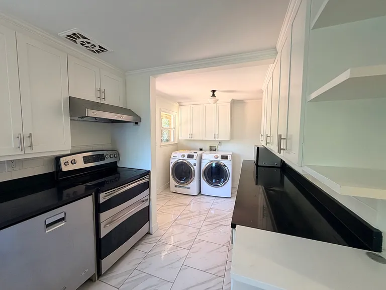 4308 NE 56th St — Photo 10