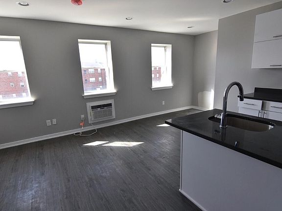 2nd image of 1924 Geary St APT 000002