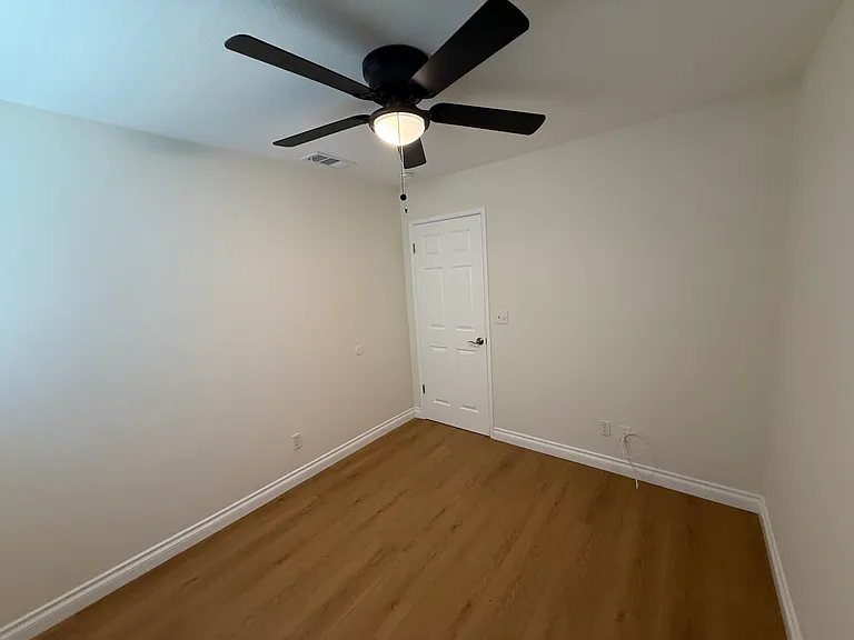 2686 Beverly Ave — Photo 13