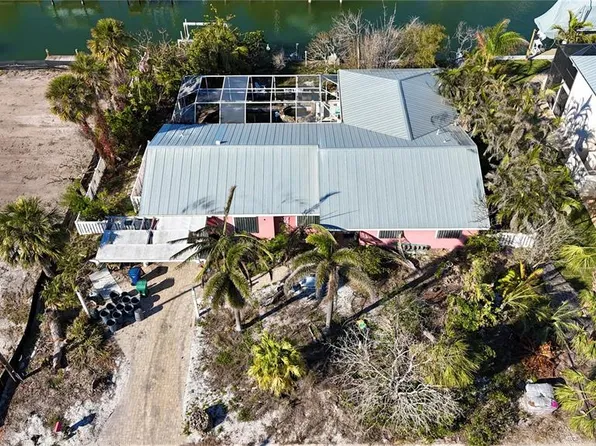 607 Baronet Ln, Holmes Beach, FL 34217