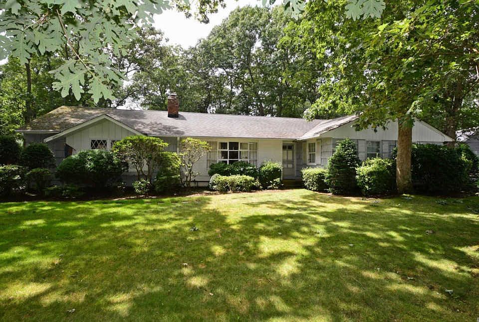 1st image of 20 Redwood Dr