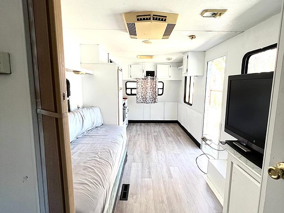 4th image of 768 Calla Dr