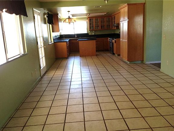 5th image of 941 Strawberry Hill Ln