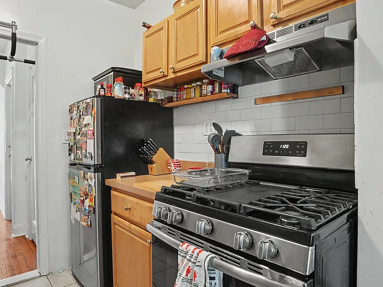 35-18 29th St #2 — Photo 11