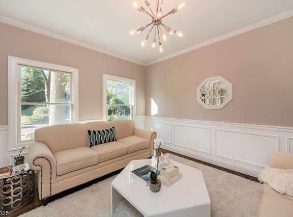 3rd image of 8 Elmwood Pl