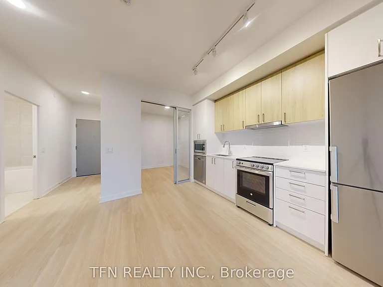 30 Upper Mall Way #2104 — Photo 4
