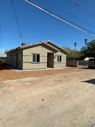 328 E Lester St #2 Photo 1