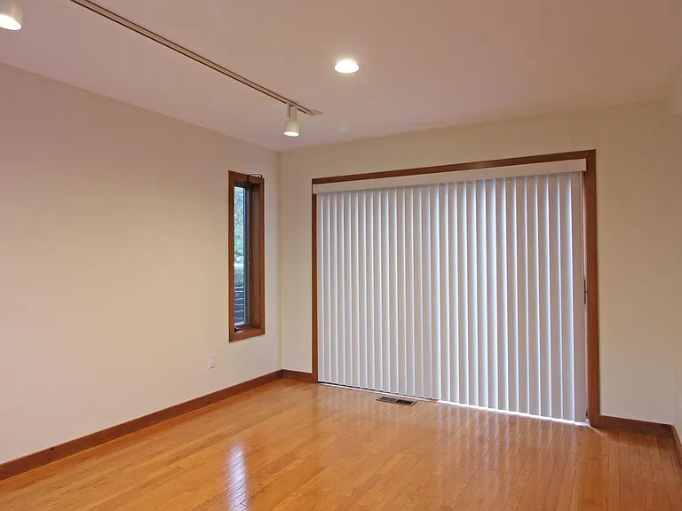 6872 Melrose Dr — Photo 18