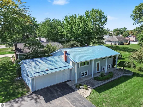 160 Devon Dr, Saint Louis, MI 48880