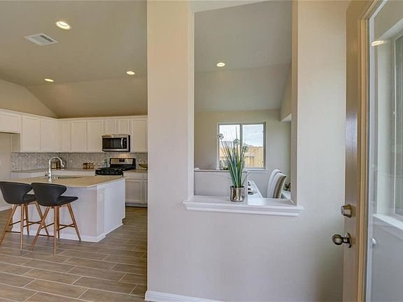 4th image of 124 Trailstone Dr