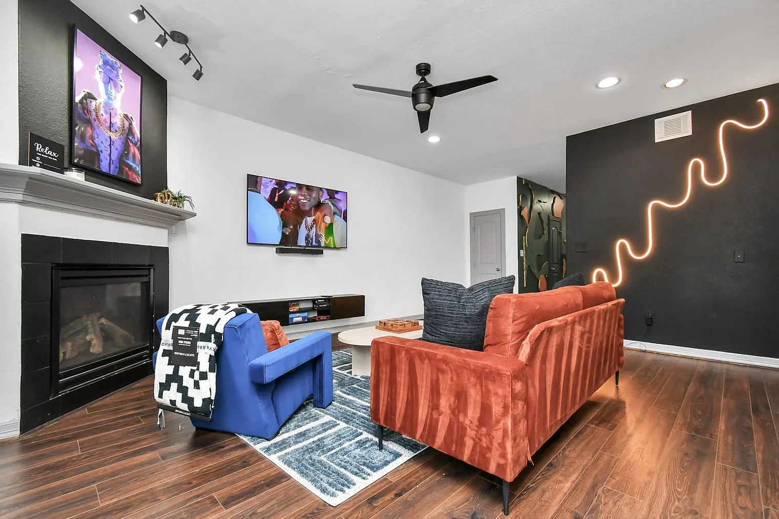 3 bed, 2.0 bath, 1991 sqft, $2,724 — Photo 1