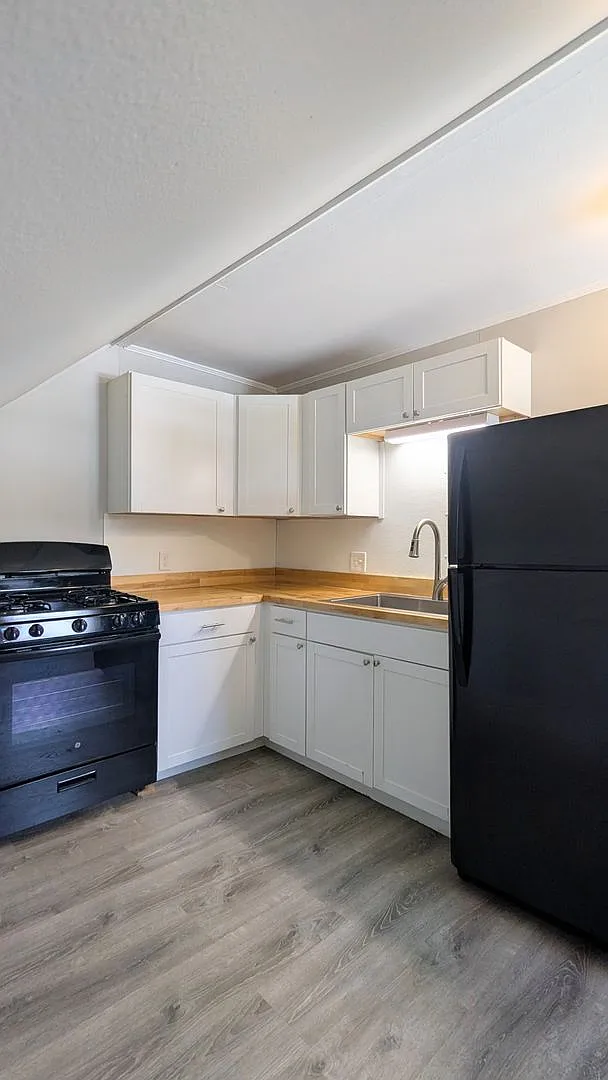 14 Cedar St — Photo 3