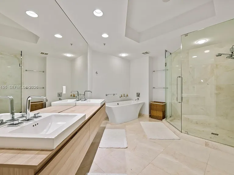 17301 Biscayne Blvd #811 — Photo 27
