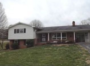 1601 Par Ct, Johnson City, TN 37601