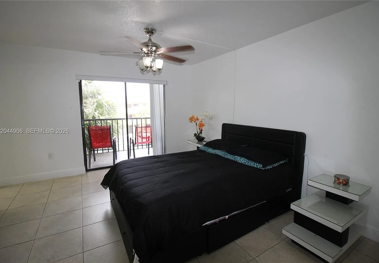 2 bed, 985 sqft, $2,450 — Photo 2