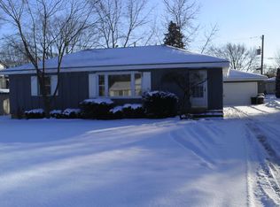 5213 W Shore Dr, McHenry, IL 60050