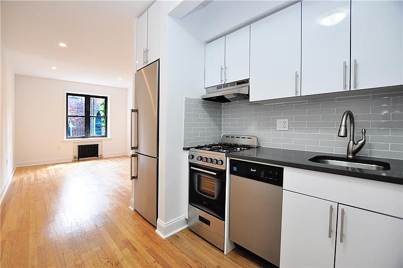 1st image of 312-320 W 23rd St #3N